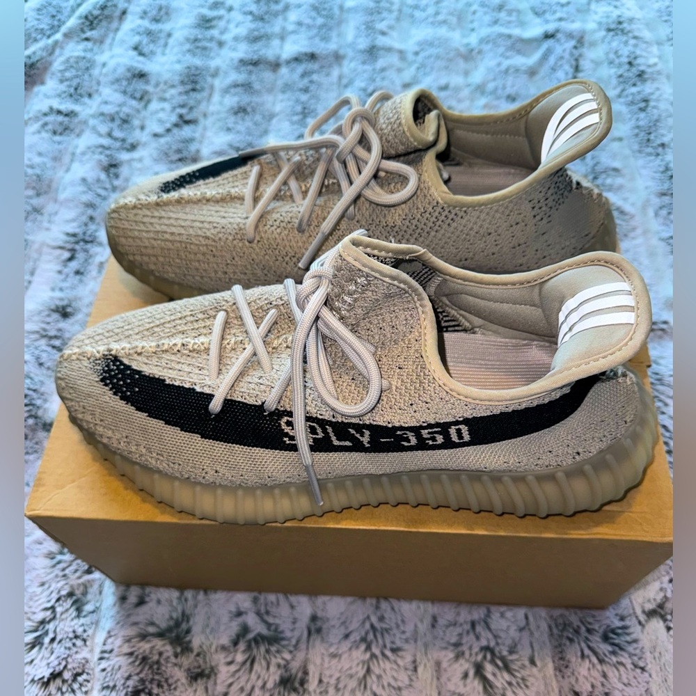 Adidas Yeezy Boost 350V2 Beige/Black Stripe Size 11